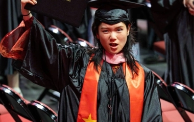 Con gái Trần Mạnh Tuấn tốt nghiệp xuất sắc trường Berklee