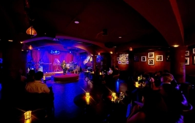 Trần Mạnh Tuấn thổi saxophone trở lại